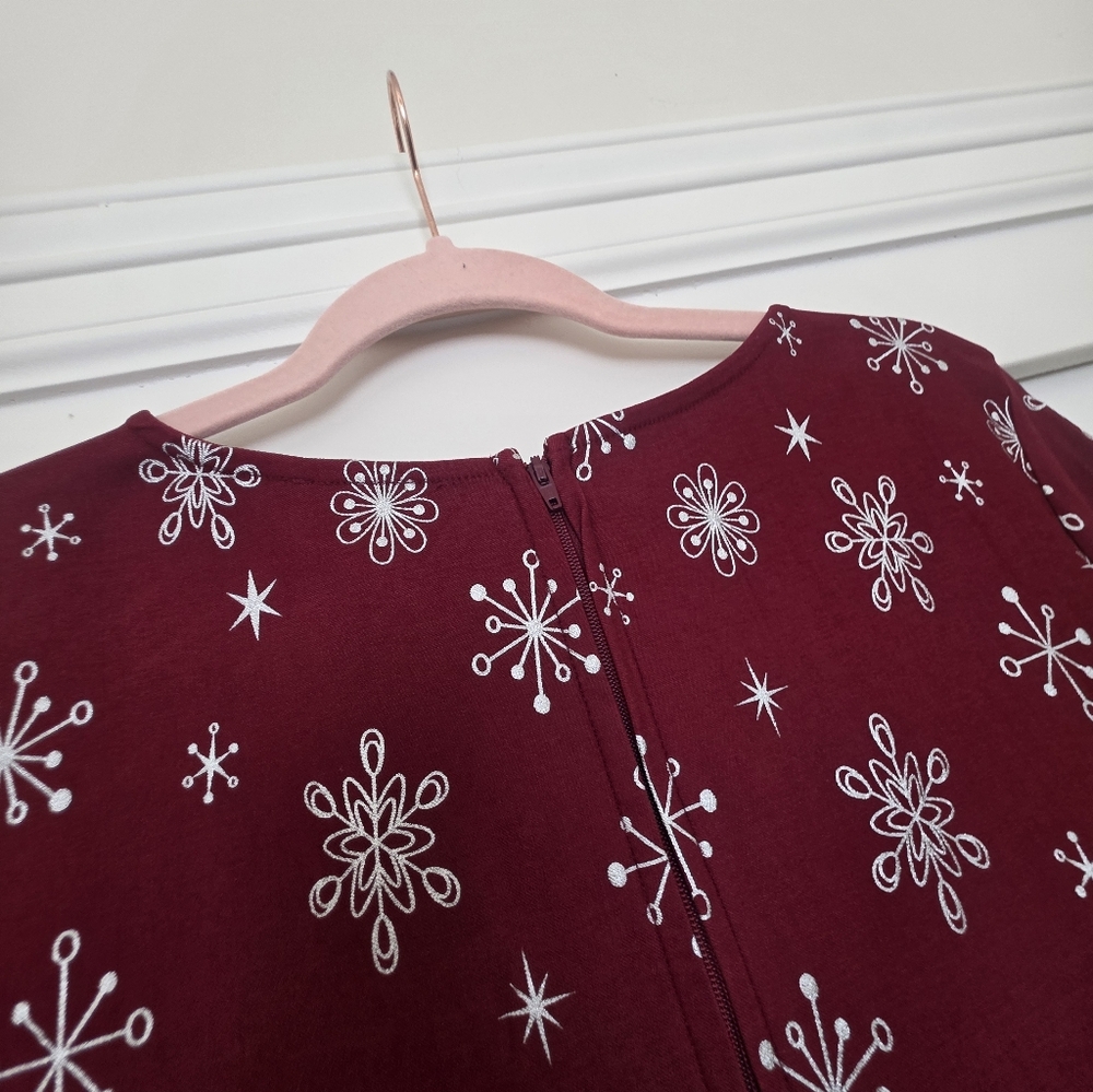 Unique Vintage Red with Silver Snowflakes Fit & Flare Winter Dress NWOT - Picture 7 of 16